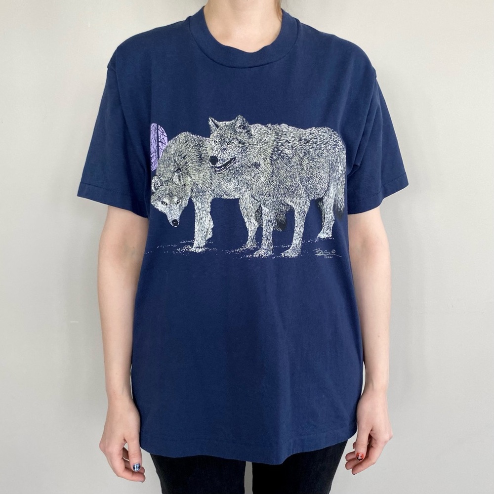 Vintage Brooks Fruit of the Loom wolf graphic t-shirt. 💙
